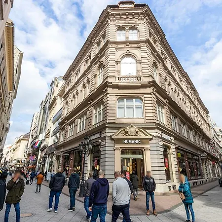 Parizsi Apartament *