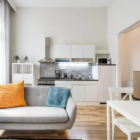 Parizsi Apartament *